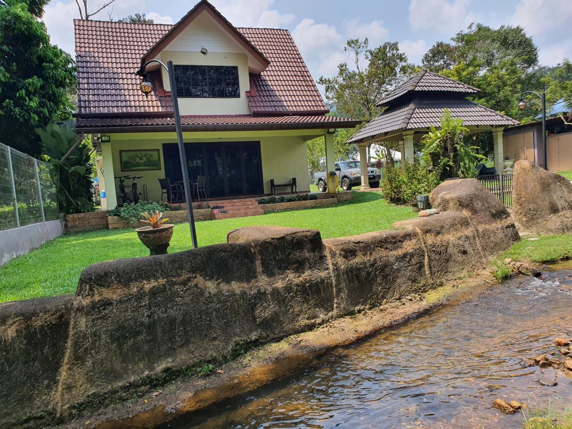 Teratak D Tuntung Kampong Masjid (Selangor)