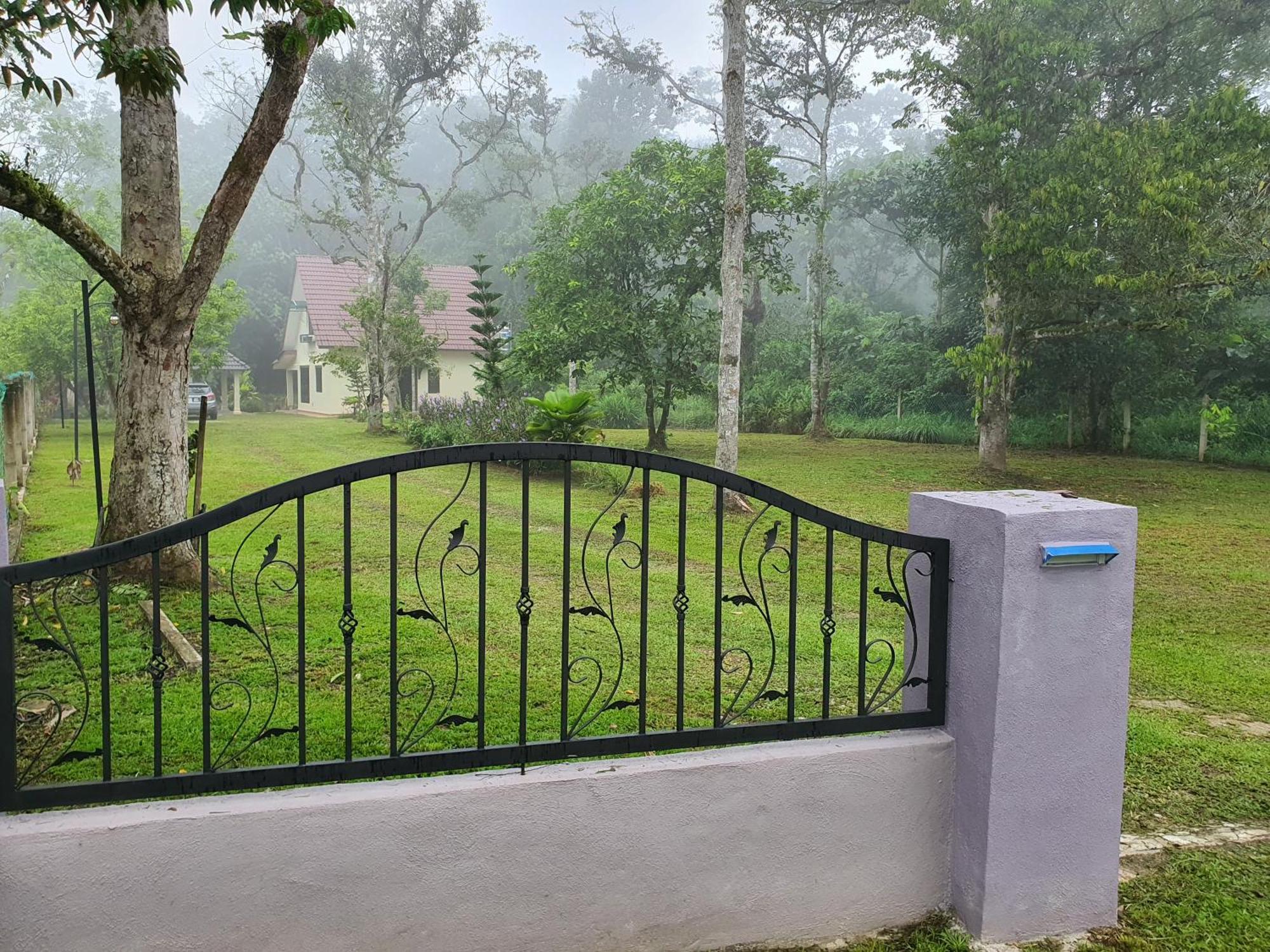 Teratak D Tuntung Chalet *